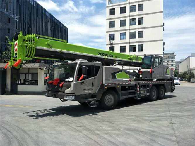 定陶区跨街广告牌的高空安装注意事项